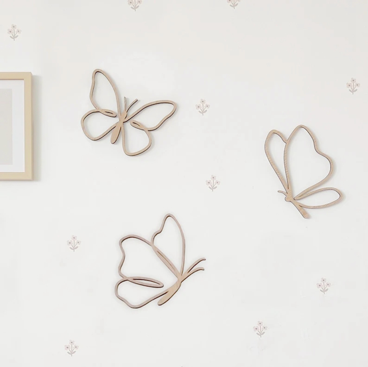 Baby Nursery Artwork - لافتة فراشات خشبية، ديكور حائط خشبي،